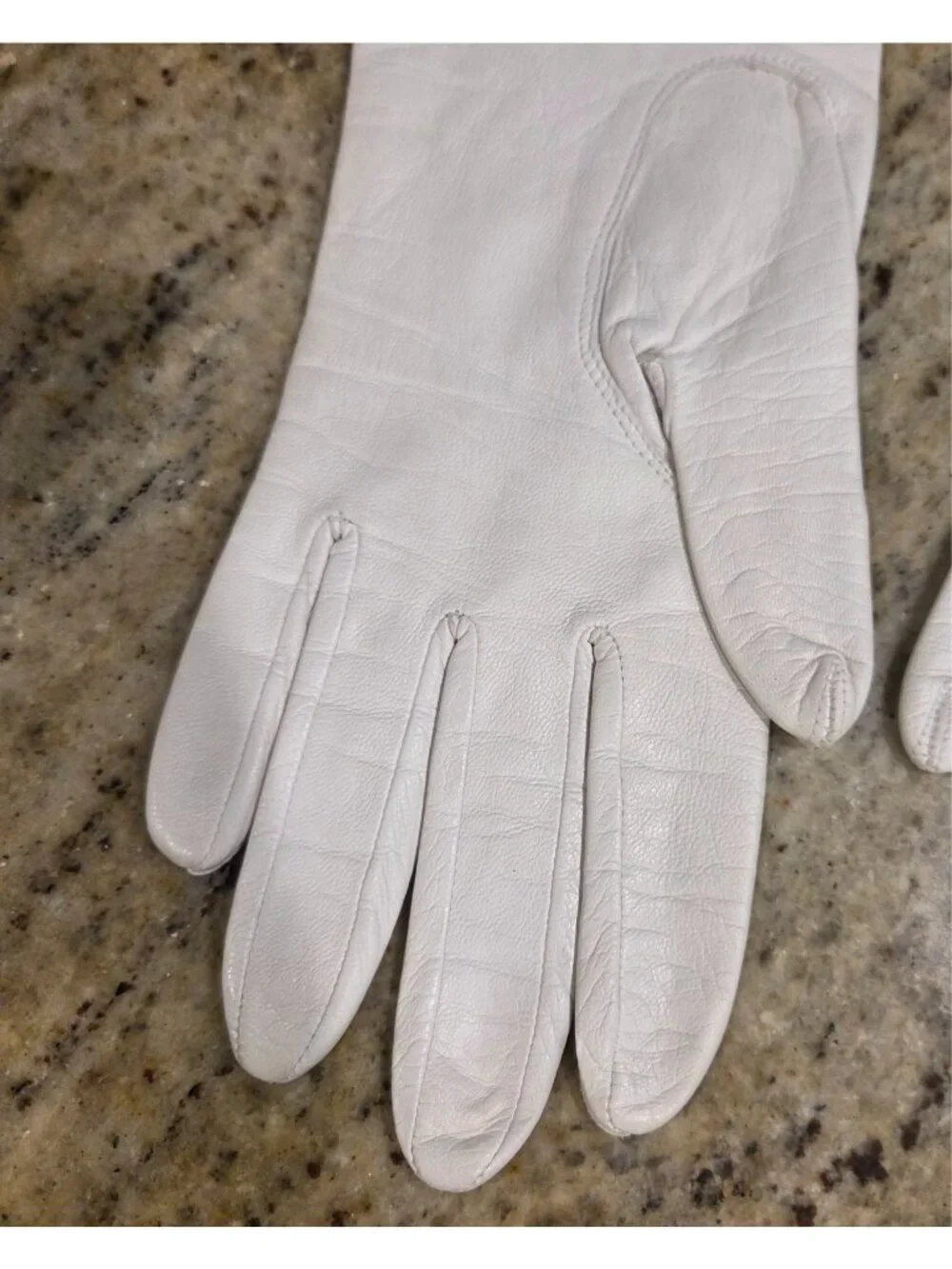 Vintage Womens Size 6.5 S/M White Soft Leather Formal Silk Lined Gloves